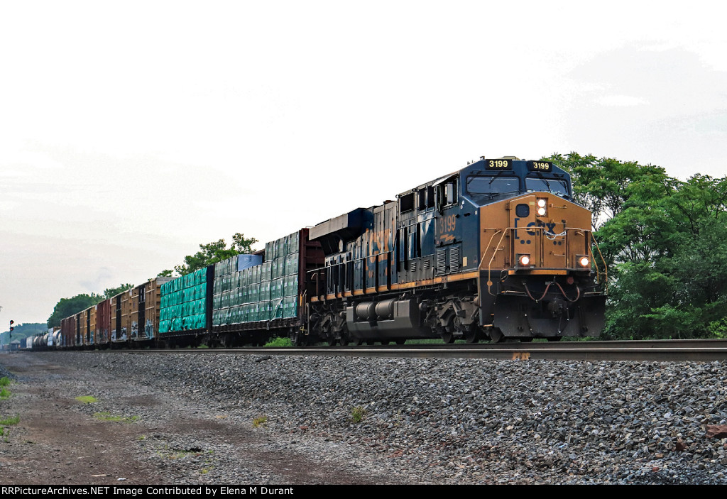 CSX 3199 on M-409